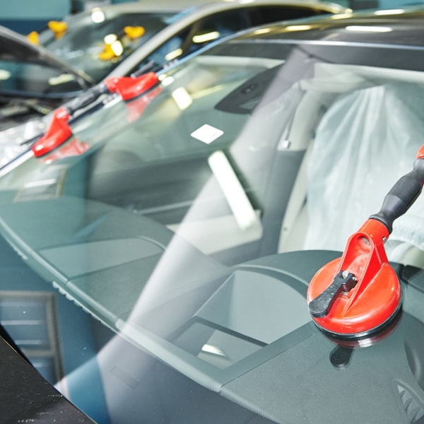 Auto glass company to call when windshield is damaged 